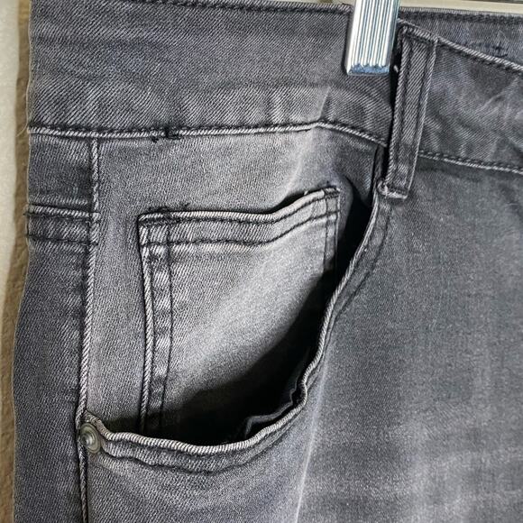 Forever 21 black distressed skinny jeans size 20 - Picture 6 of 6